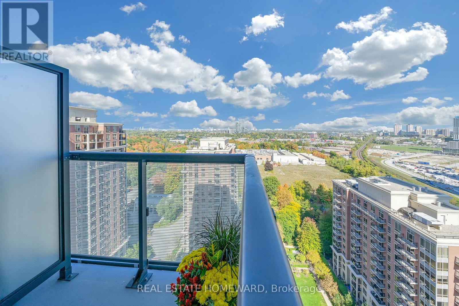 2039 - 20 Inn On The Park Drive, Toronto (banbury-don Mills), Ontario