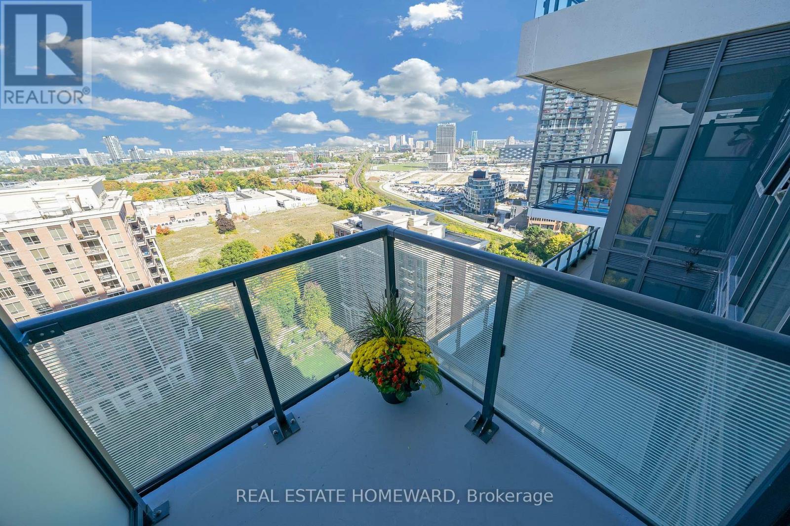 2039 - 20 Inn On The Park Drive, Toronto (banbury-don Mills), Ontario