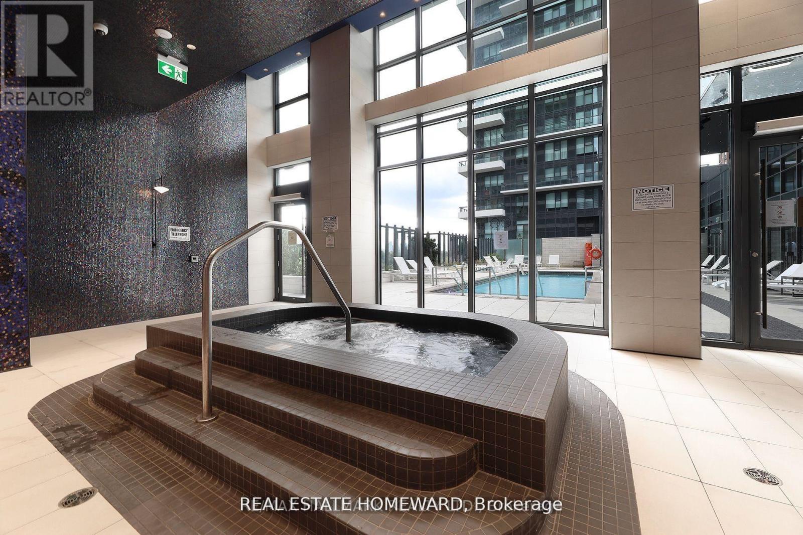 2039 - 20 Inn On The Park Drive, Toronto (banbury-don Mills), Ontario