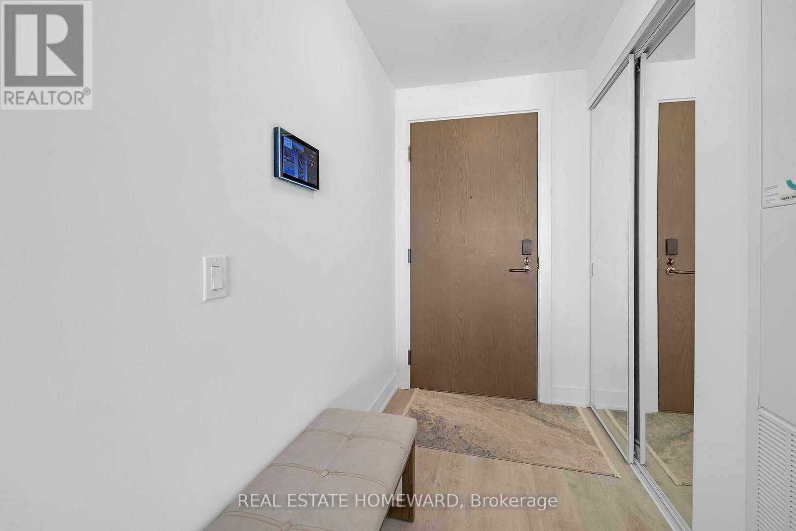 2039 - 20 Inn On The Park Drive, Toronto (banbury-don Mills), Ontario