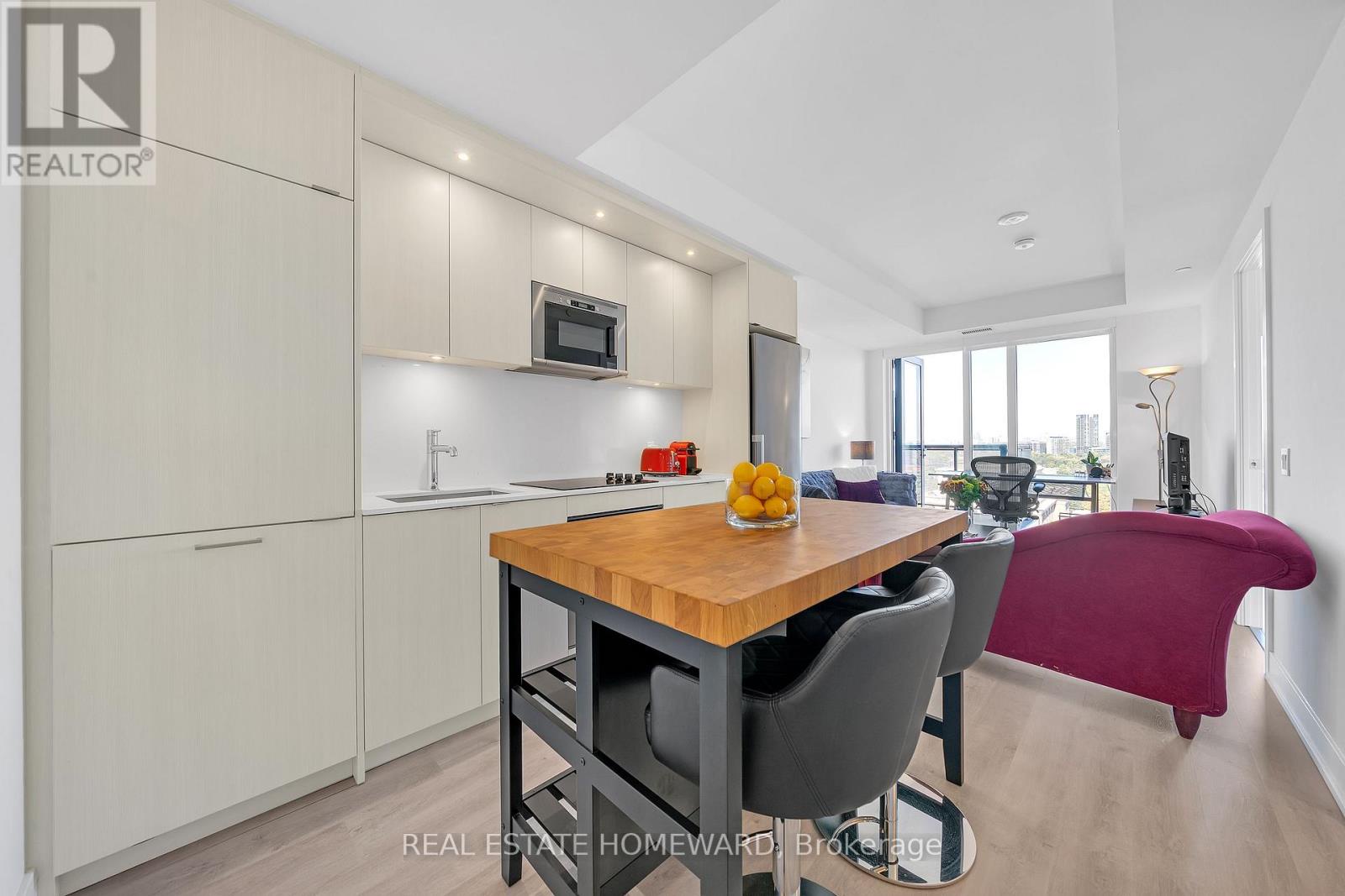 2039 - 20 Inn On The Park Drive, Toronto (banbury-don Mills), Ontario