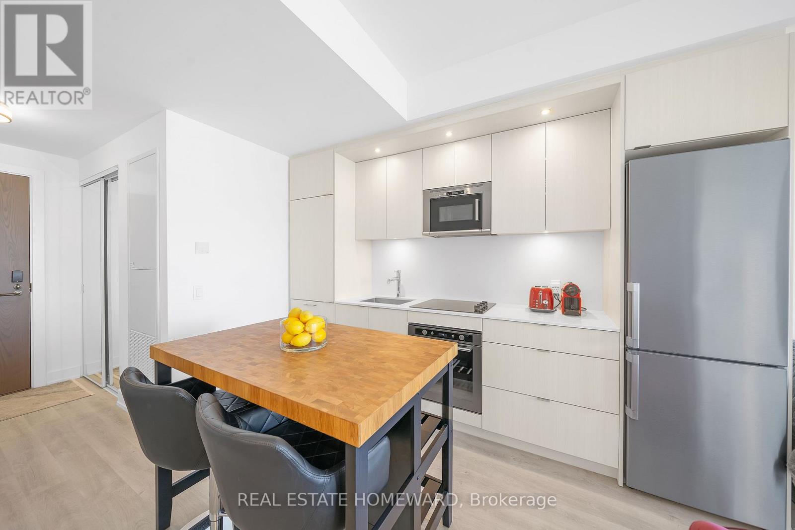 2039 - 20 Inn On The Park Drive, Toronto (banbury-don Mills), Ontario