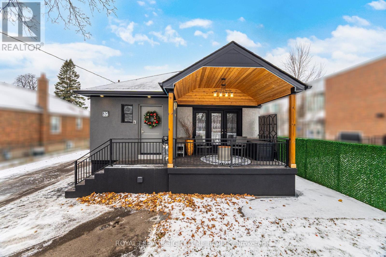 30 Coules Court, Toronto (alderwood), Ontario