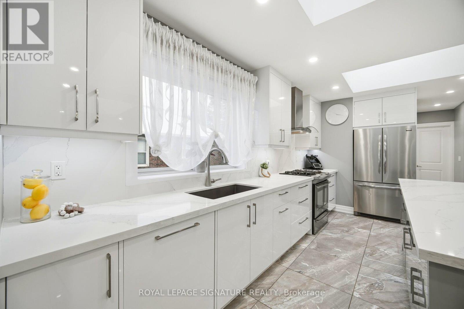 30 Coules Court, Toronto (alderwood), Ontario