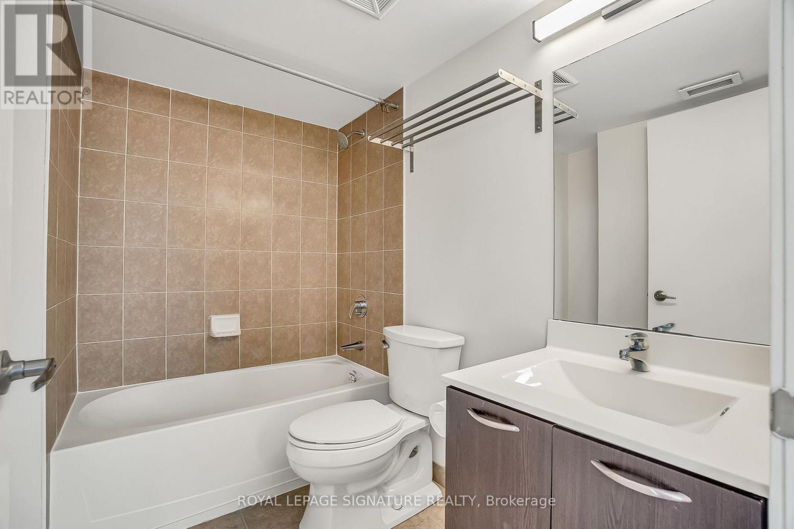 507 - 38 Joe Shuster Way, Toronto (niagara), Ontario