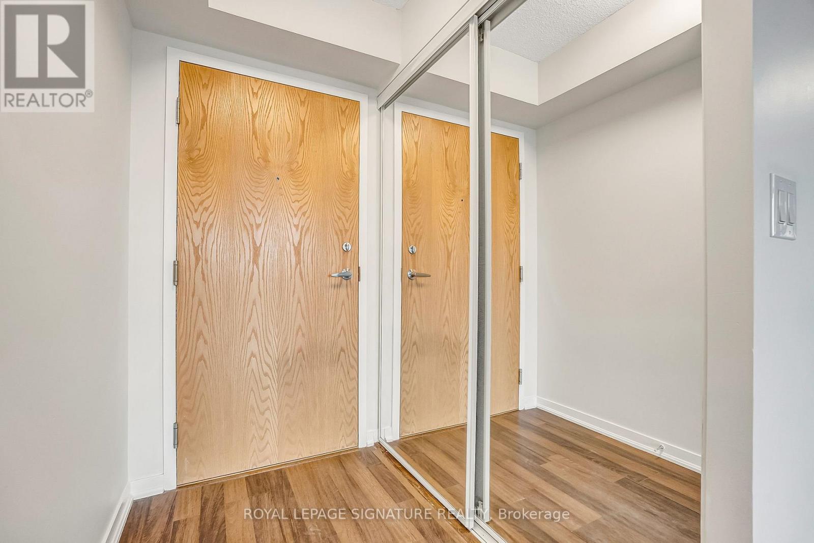 507 - 38 Joe Shuster Way, Toronto (niagara), Ontario