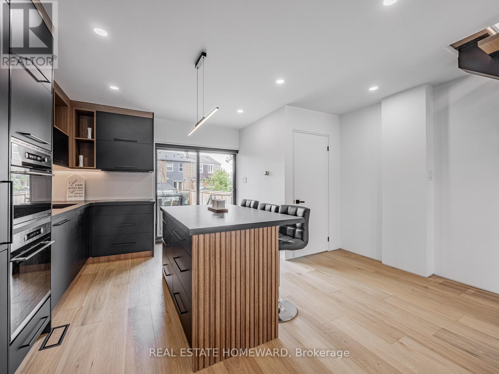 10 Juliana Court, Toronto (lambton Baby Point), Ontario