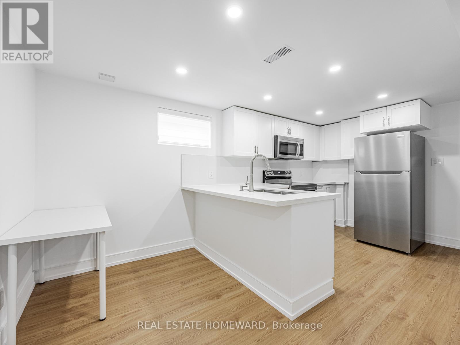 10 Juliana Court, Toronto (lambton Baby Point), Ontario