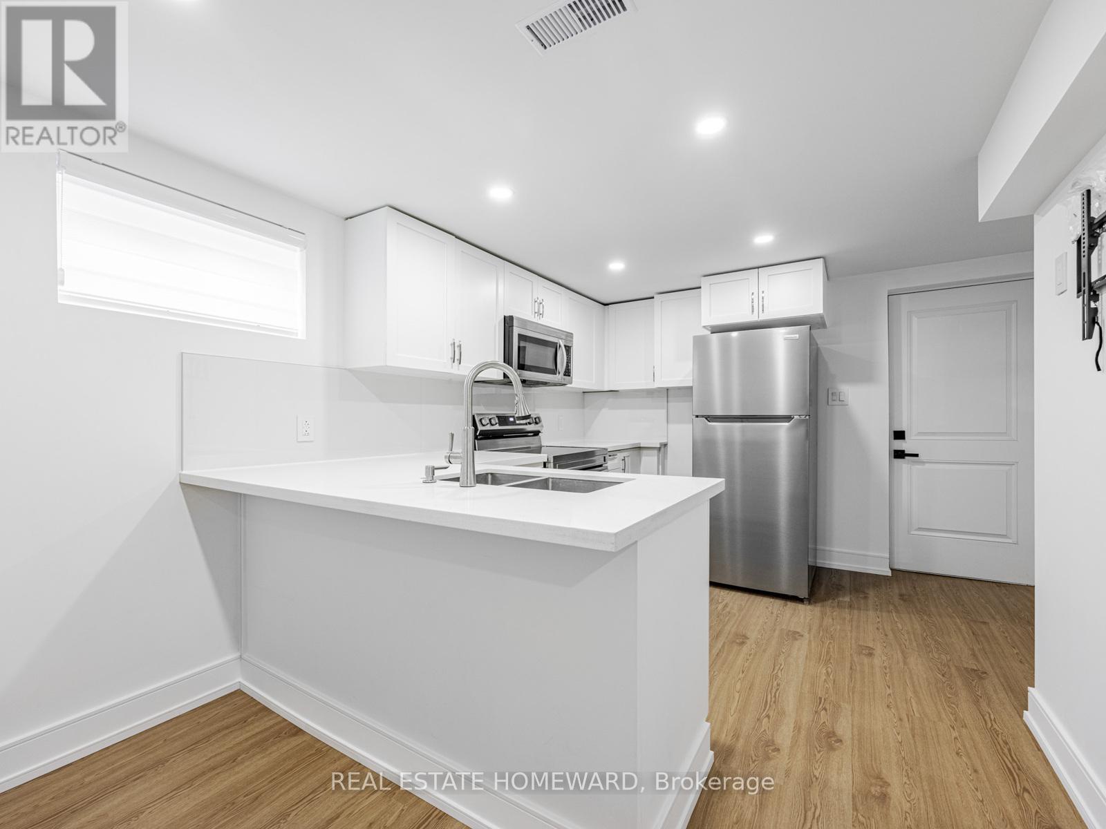 10 Juliana Court, Toronto (lambton Baby Point), Ontario