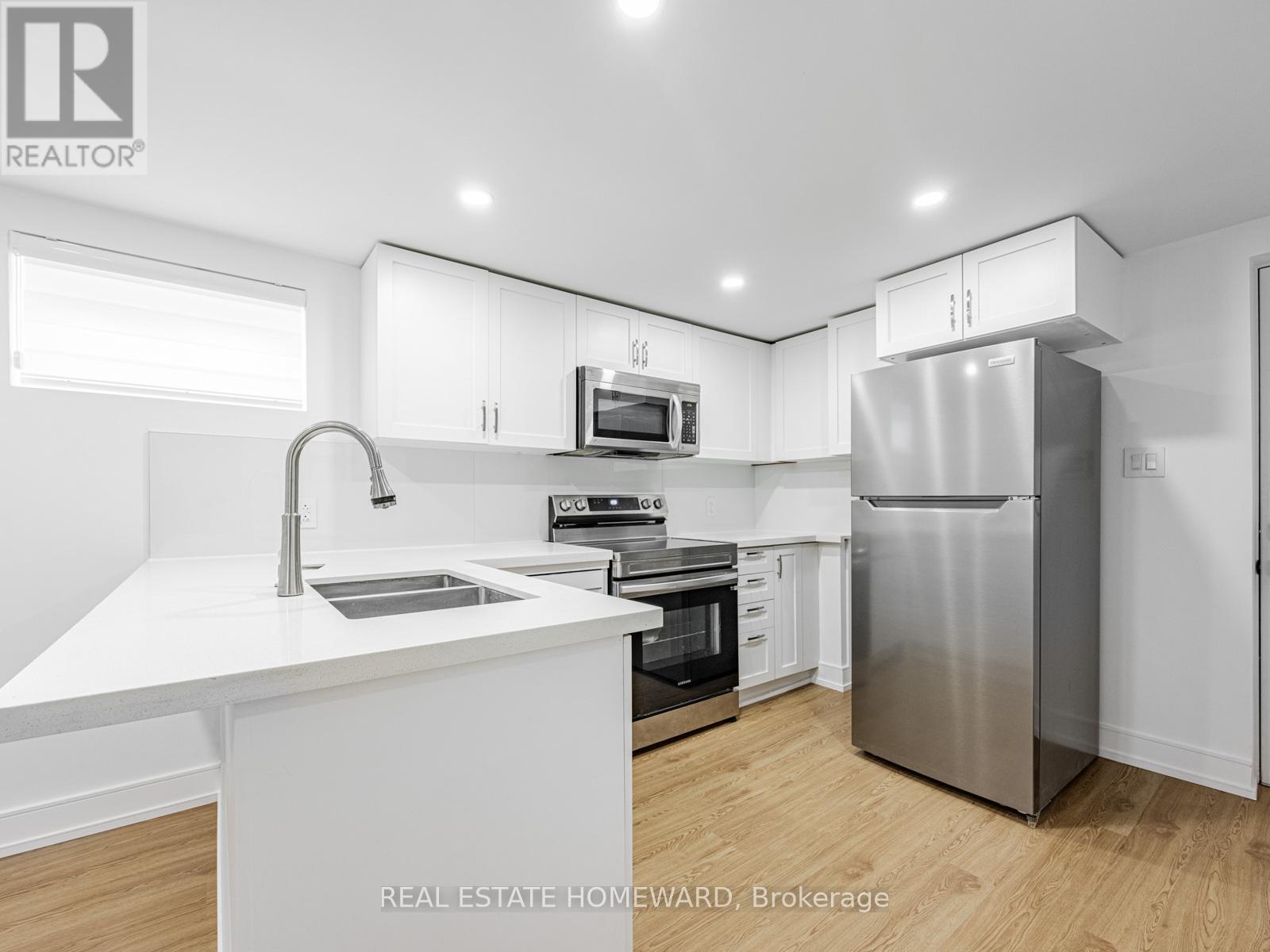 10 Juliana Court, Toronto (lambton Baby Point), Ontario