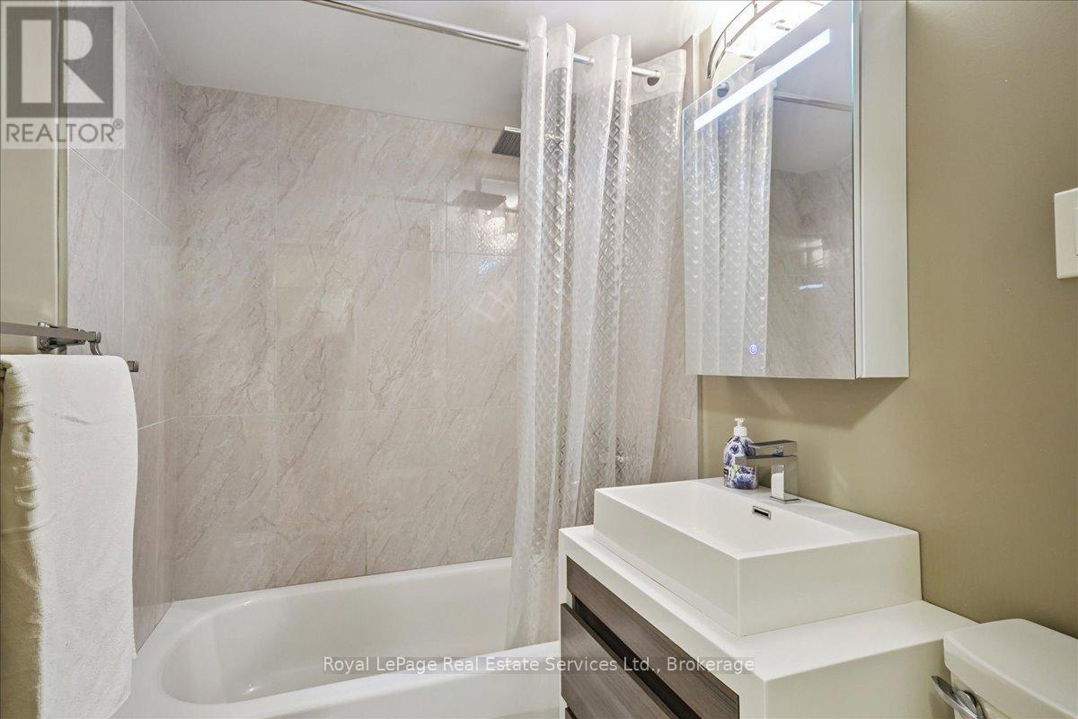 203 - 100 Coe Hill Drive, Toronto (high Park-swansea), Ontario