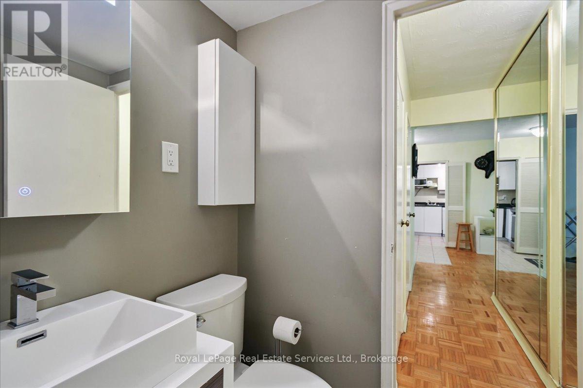 203 - 100 Coe Hill Drive, Toronto (high Park-swansea), Ontario