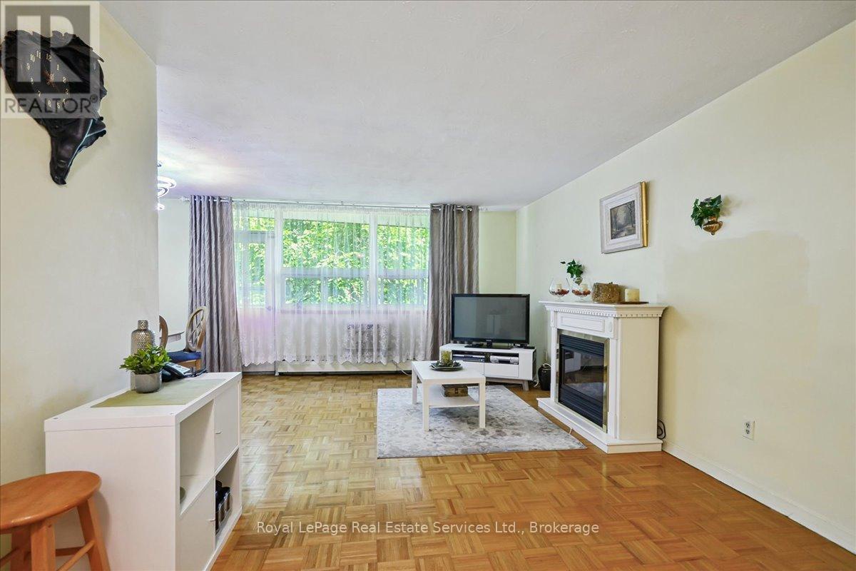 203 - 100 Coe Hill Drive, Toronto (high Park-swansea), Ontario