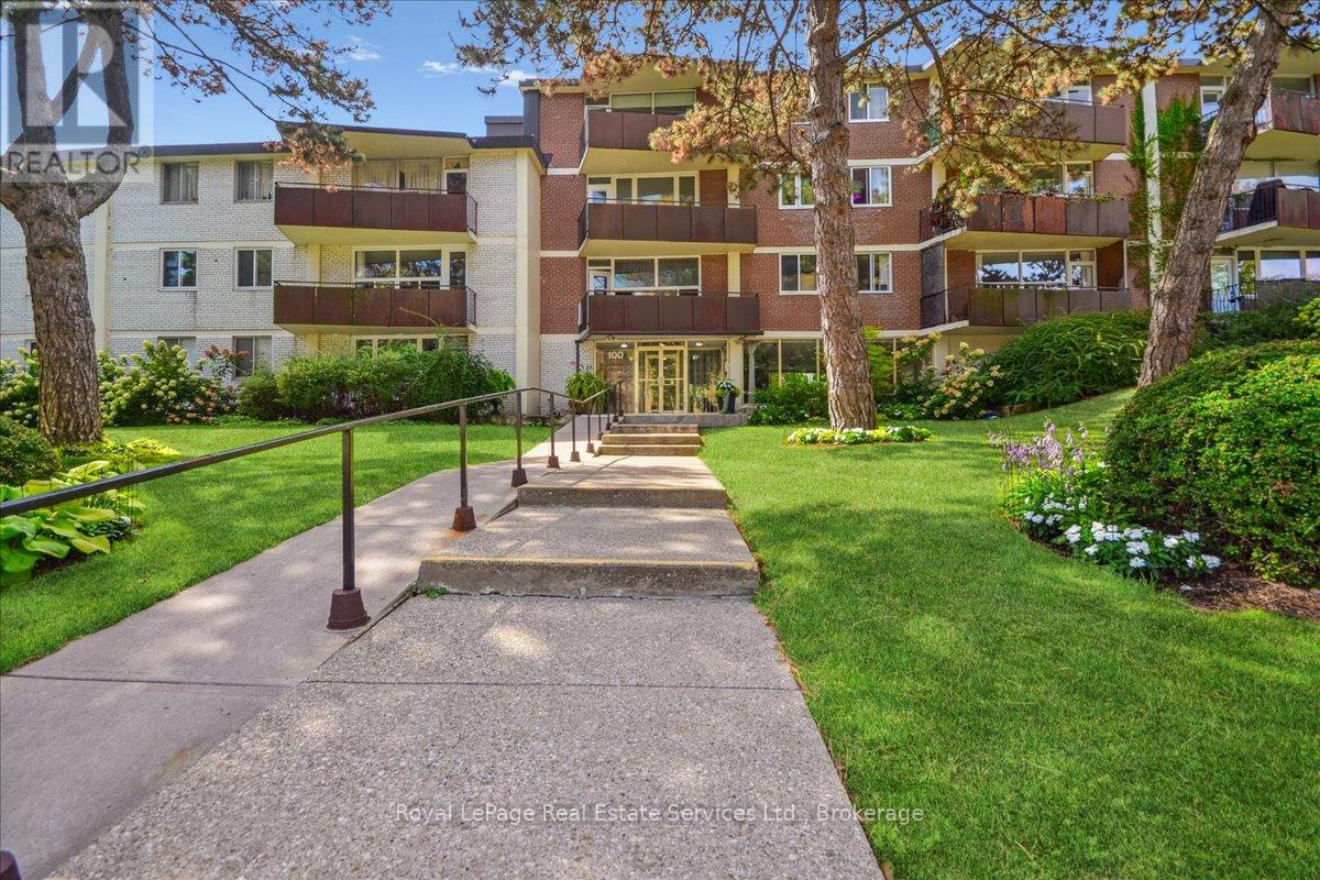 203 - 100 Coe Hill Drive, Toronto (high Park-swansea), Ontario
