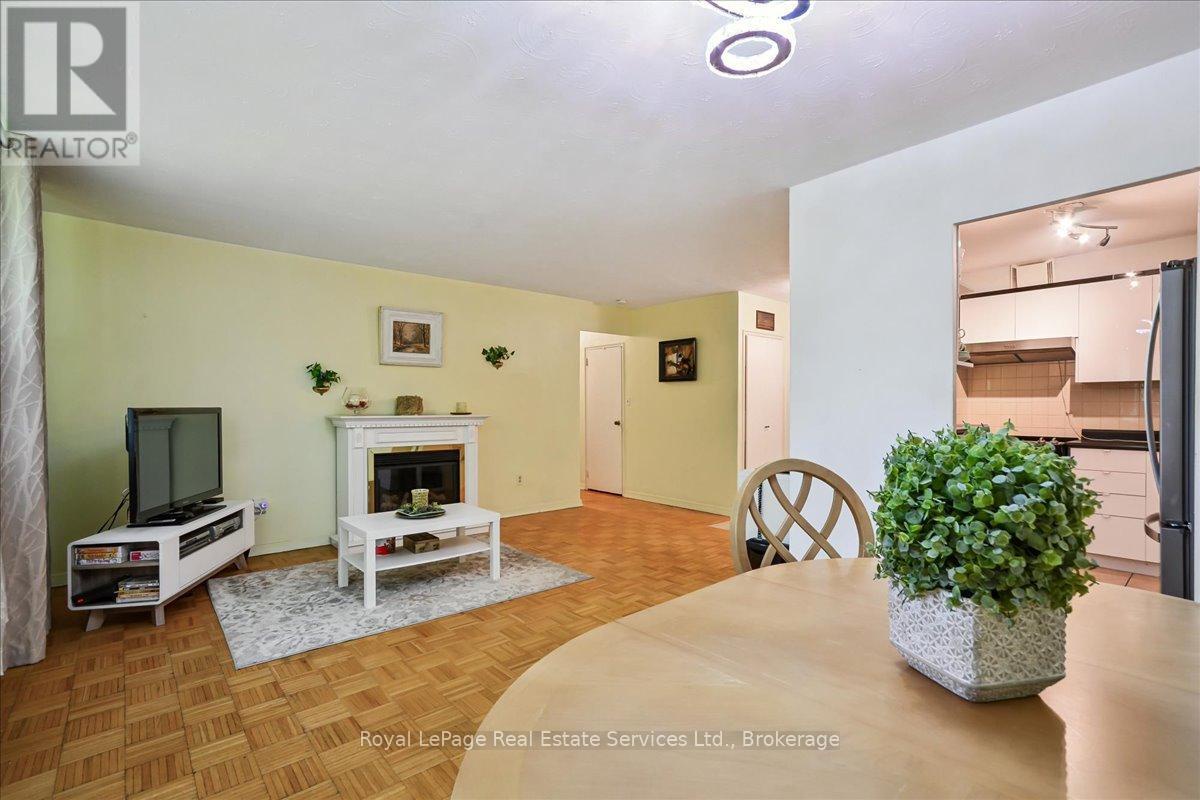 203 - 100 Coe Hill Drive, Toronto (high Park-swansea), Ontario