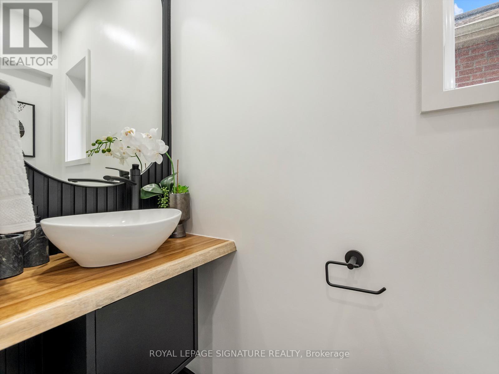 186 Oak Park Avenue, Toronto (woodbine-lumsden), Ontario