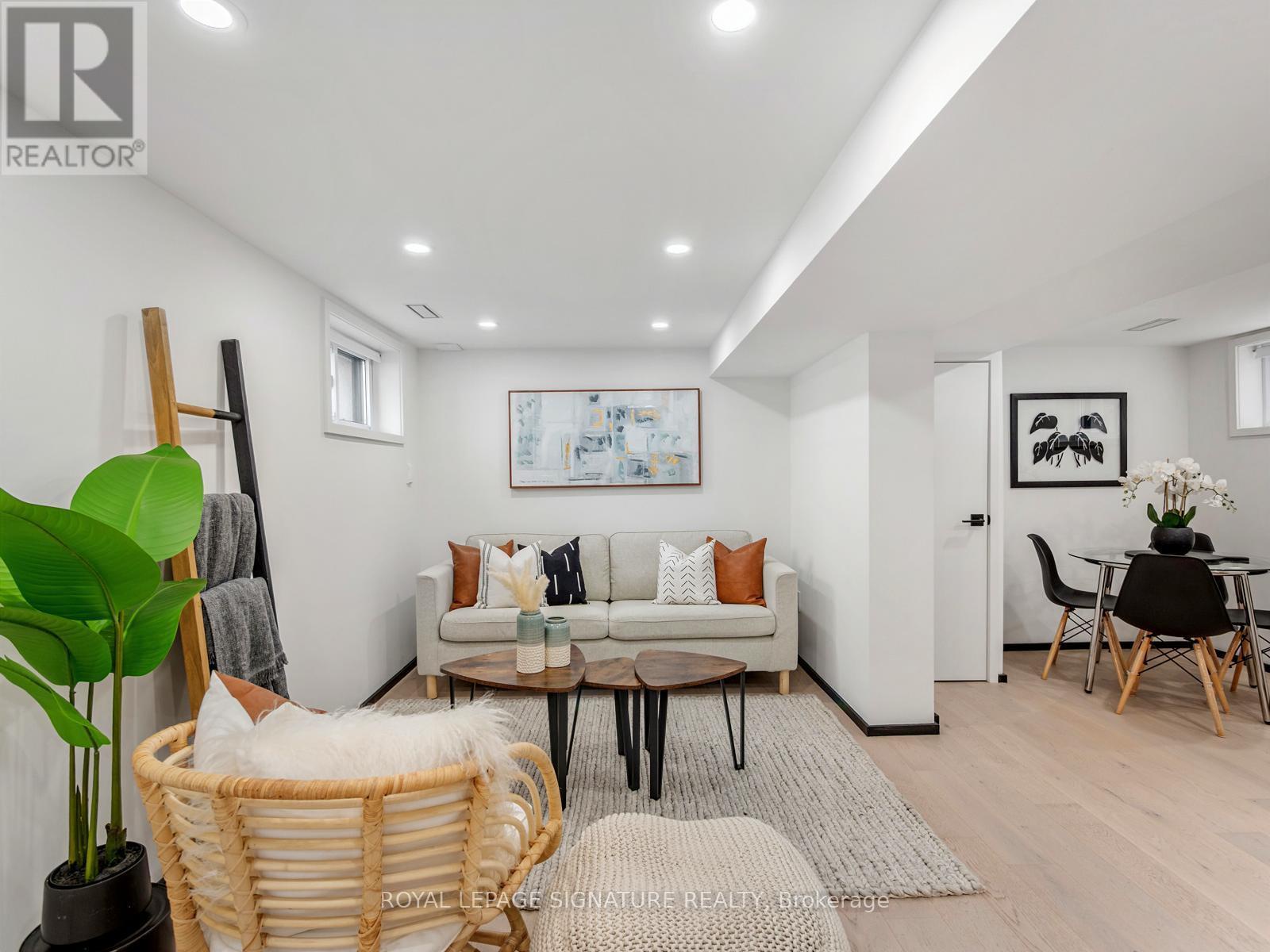 186 Oak Park Avenue, Toronto (woodbine-lumsden), Ontario