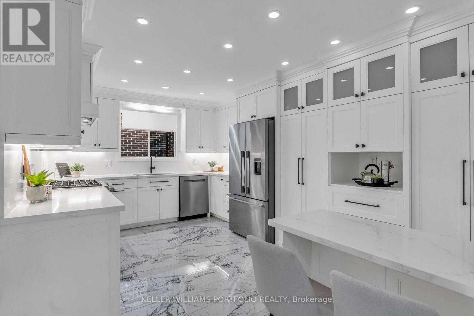 200 Lake Promenade, Toronto (long Branch), Ontario