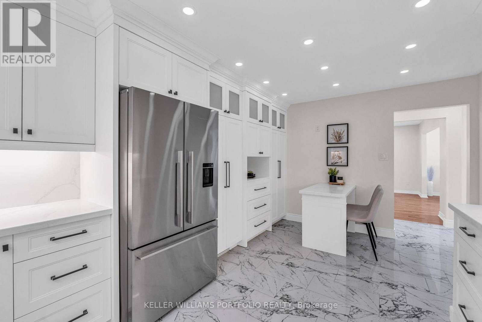 200 Lake Promenade, Toronto (long Branch), Ontario