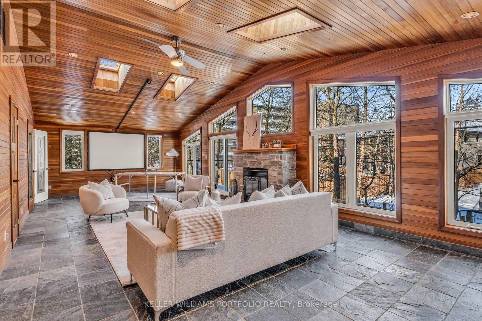 200 Lake Promenade, Toronto (long Branch), Ontario