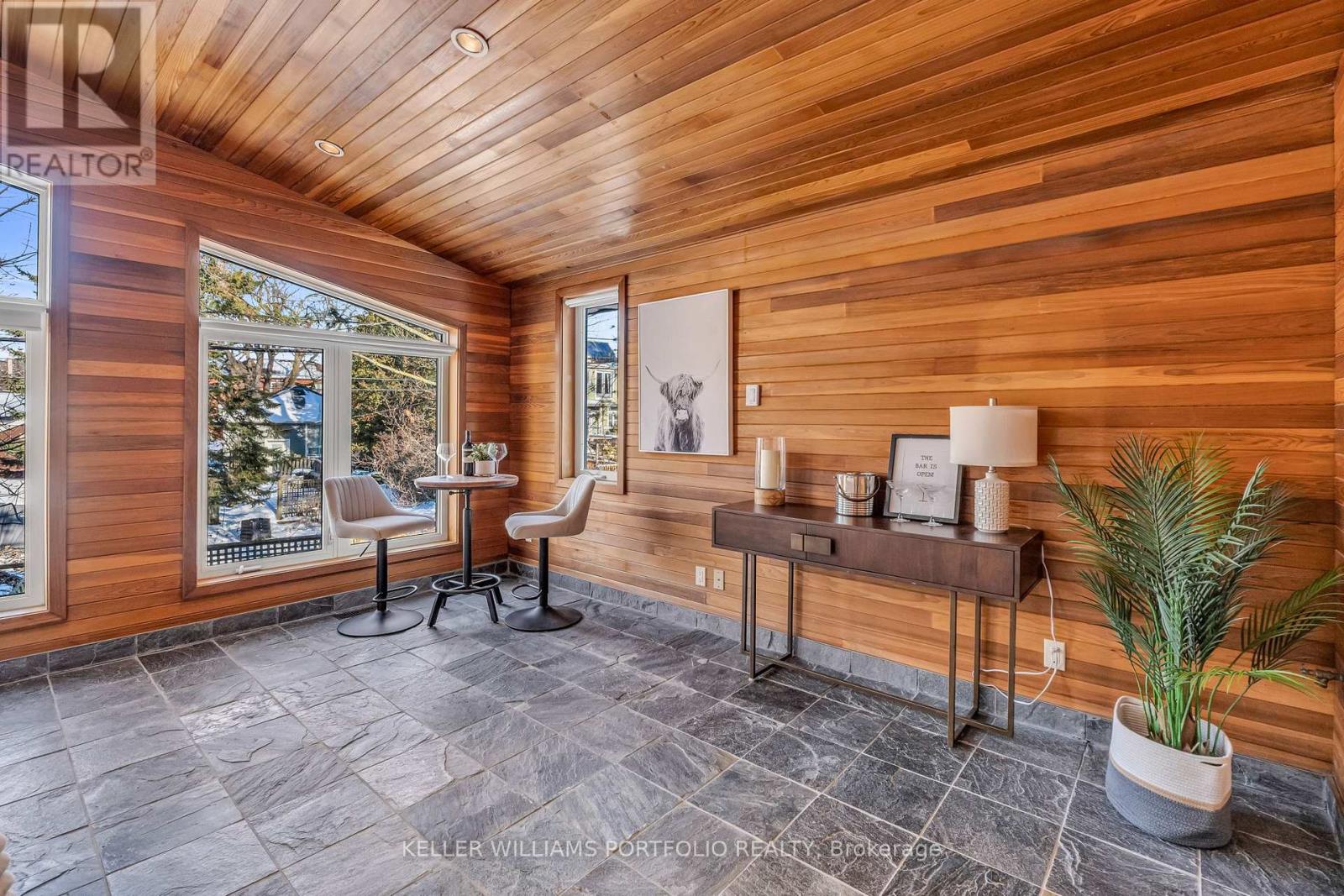 200 Lake Promenade, Toronto (long Branch), Ontario