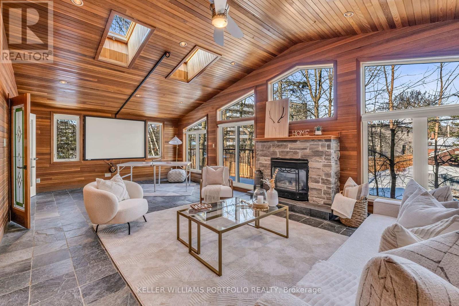 200 Lake Promenade, Toronto (long Branch), Ontario