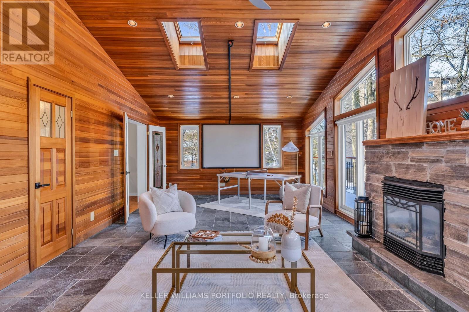 200 Lake Promenade, Toronto (long Branch), Ontario