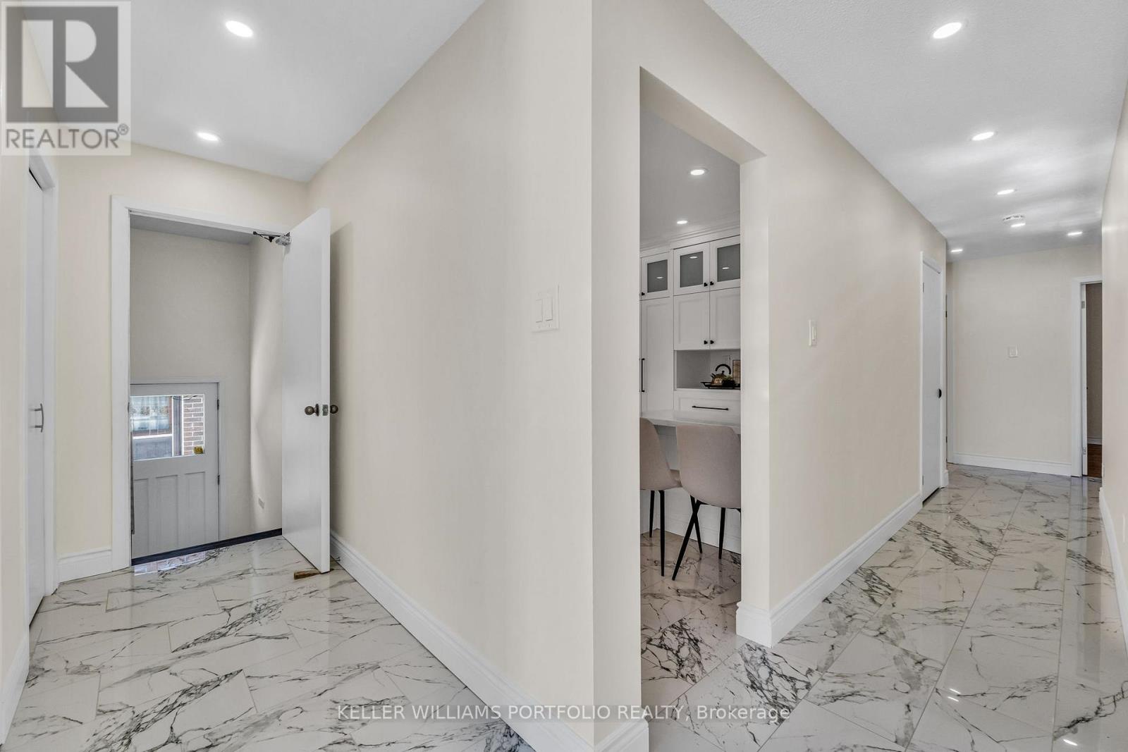 200 Lake Promenade, Toronto (long Branch), Ontario