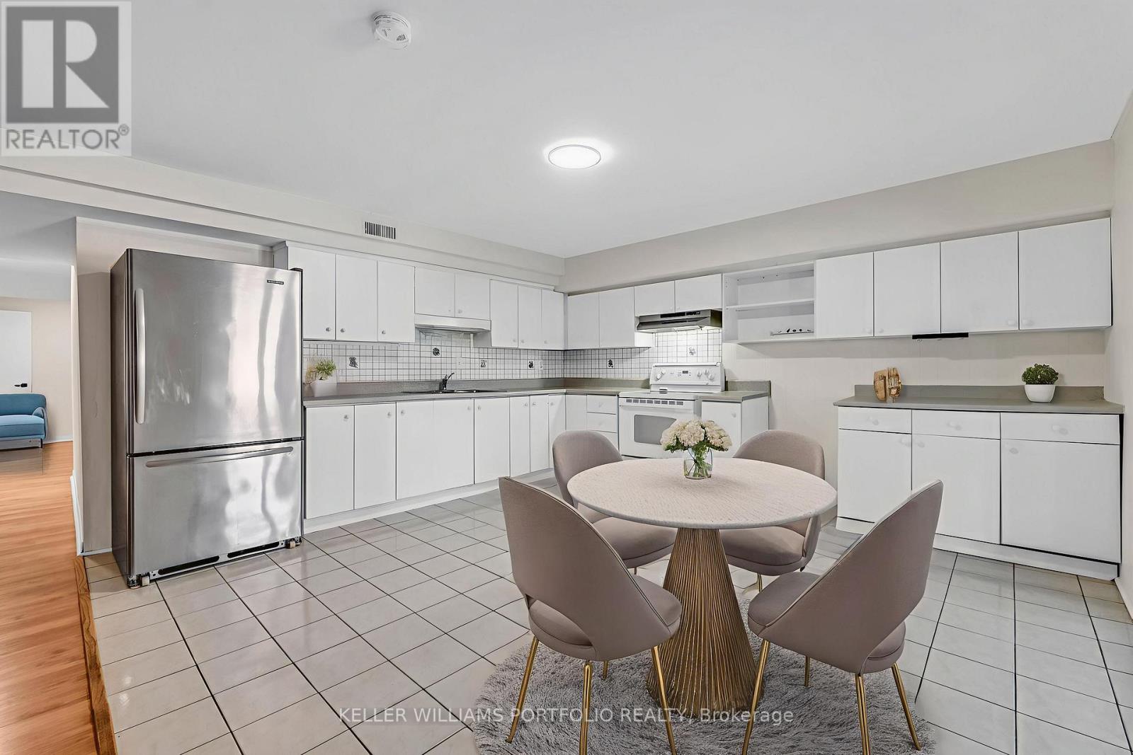 200 Lake Promenade, Toronto (long Branch), Ontario