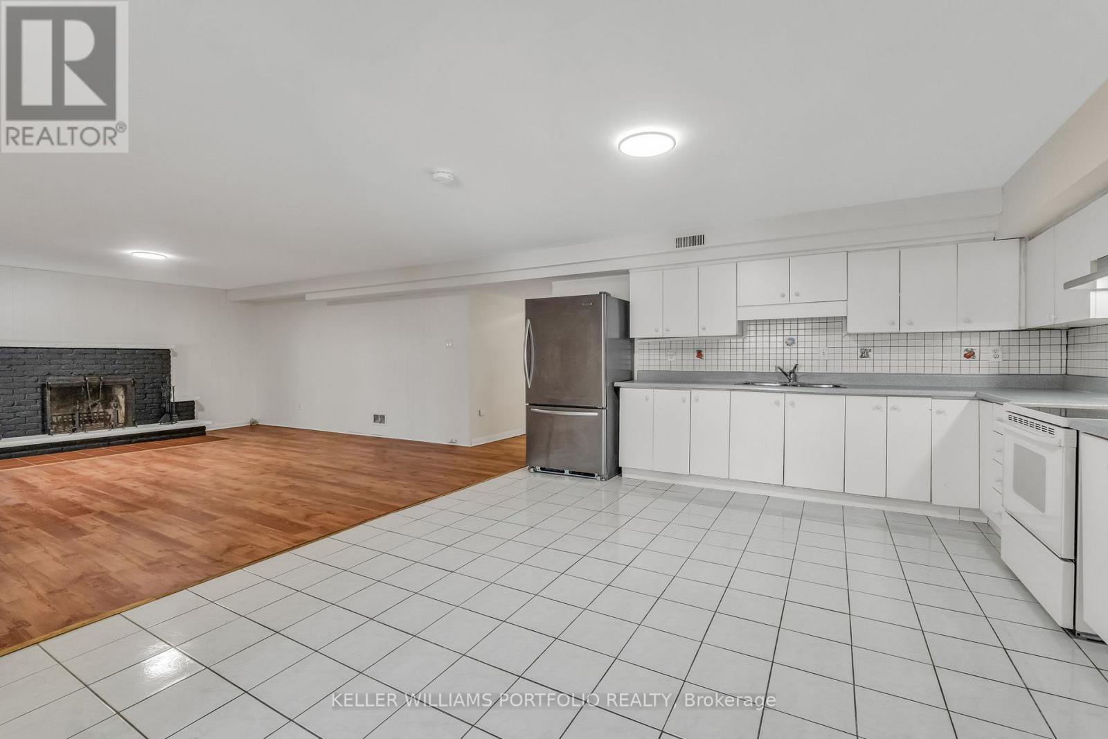 200 Lake Promenade, Toronto (long Branch), Ontario