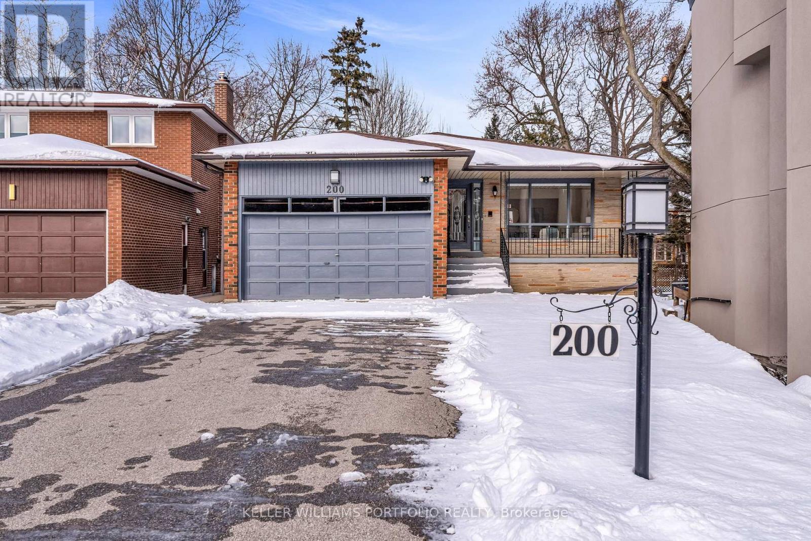 200 Lake Promenade, Toronto (long Branch), Ontario