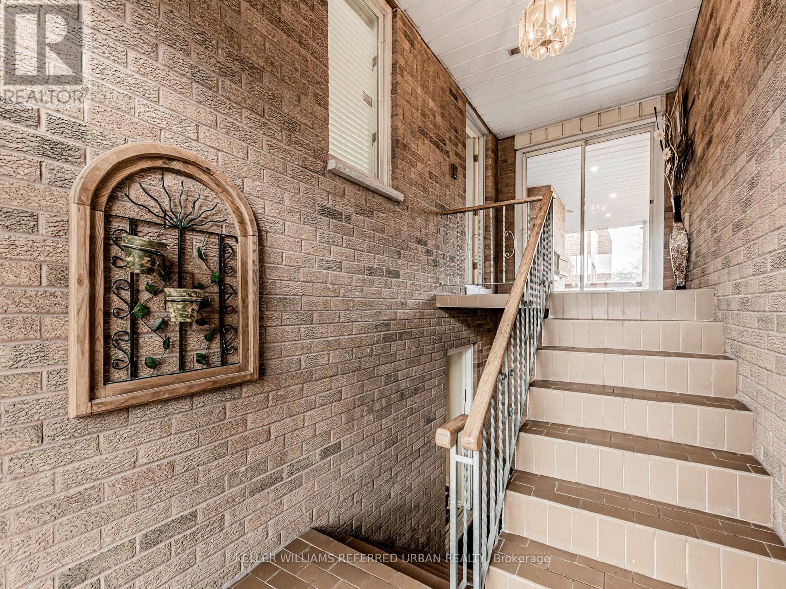 33 Redberry Parkway, Toronto (maple Leaf), Ontario