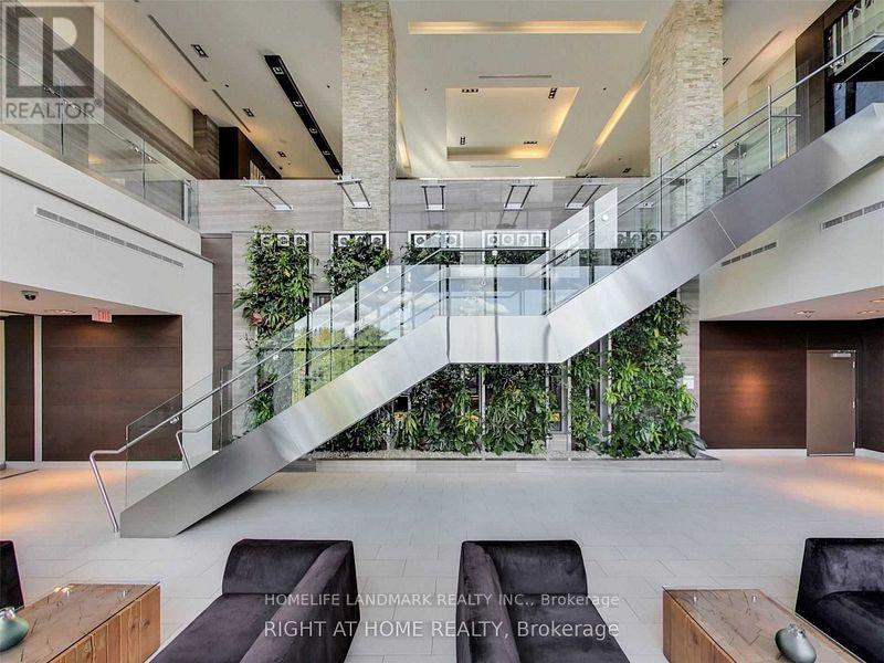 901 - 35 Brian Peck Crescent, Toronto (thorncliffe Park), Ontario