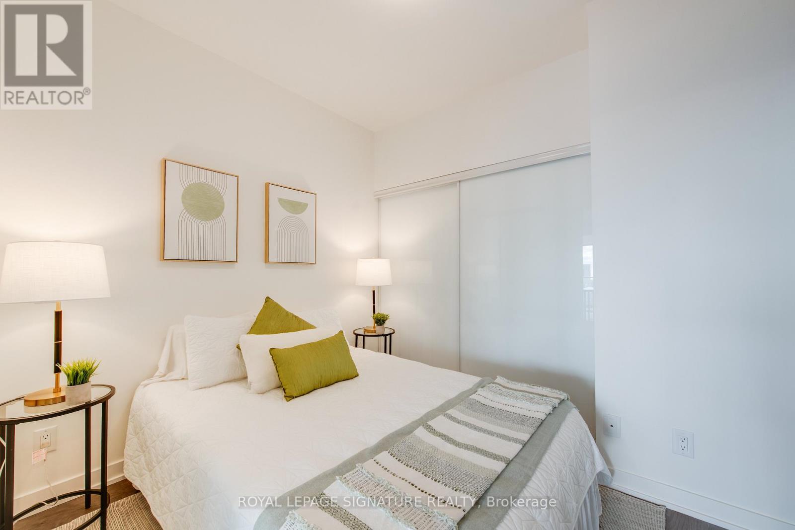 1804 - 5 Defries Street, Toronto (regent Park), Ontario