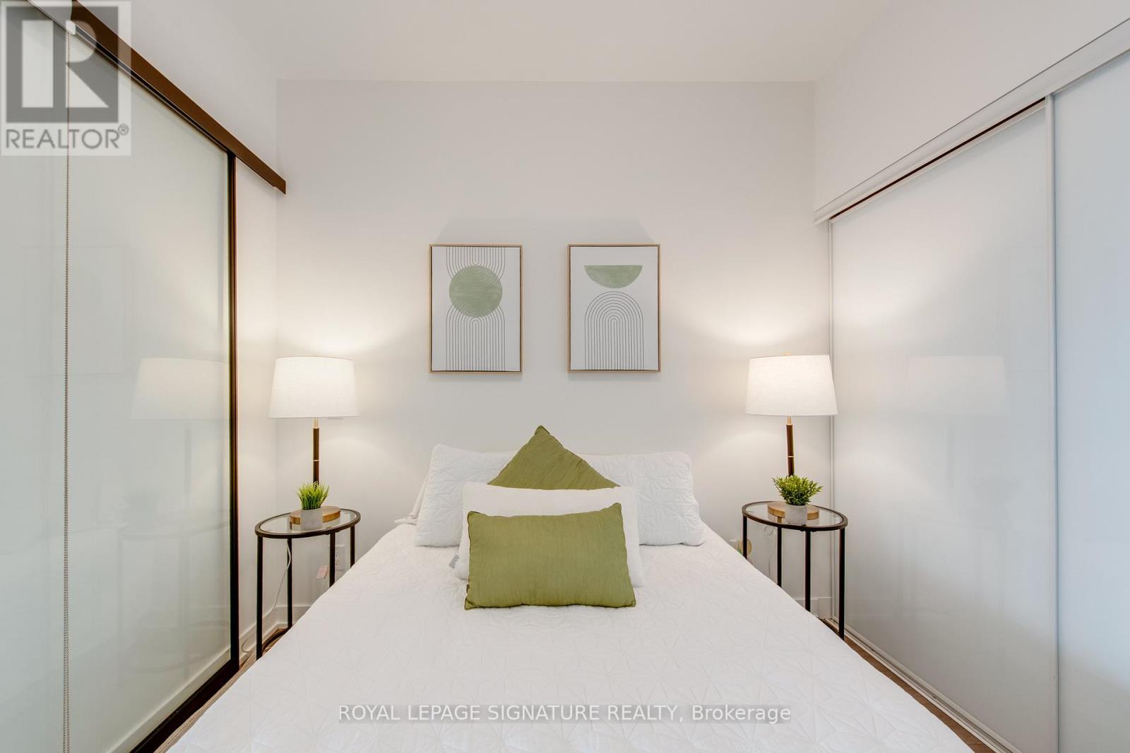 1804 - 5 Defries Street, Toronto (regent Park), Ontario