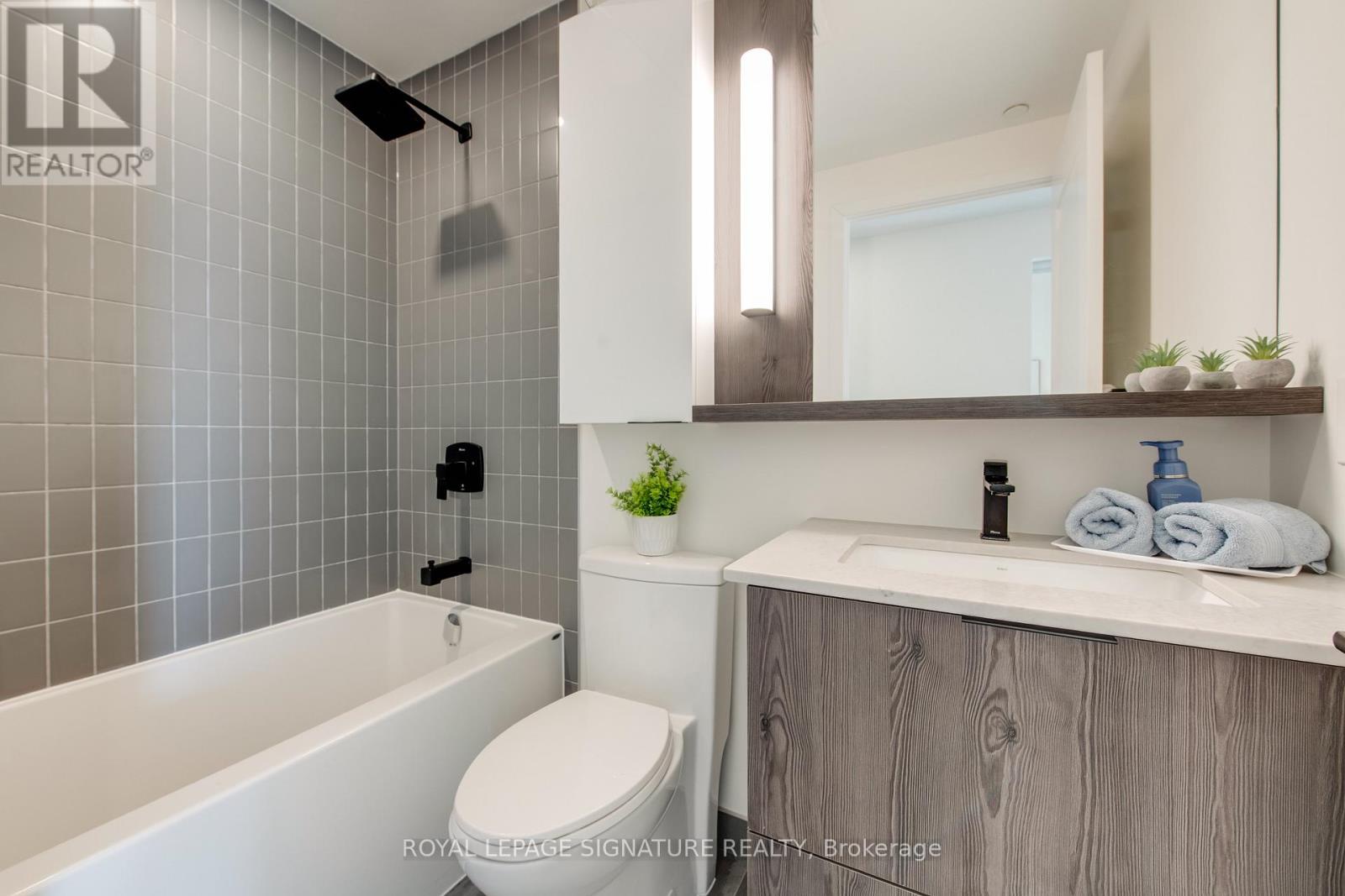 1804 - 5 Defries Street, Toronto (regent Park), Ontario