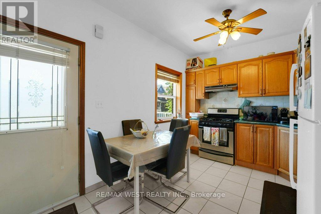 225 Oakwood Avenue, Toronto (oakwood Village), Ontario