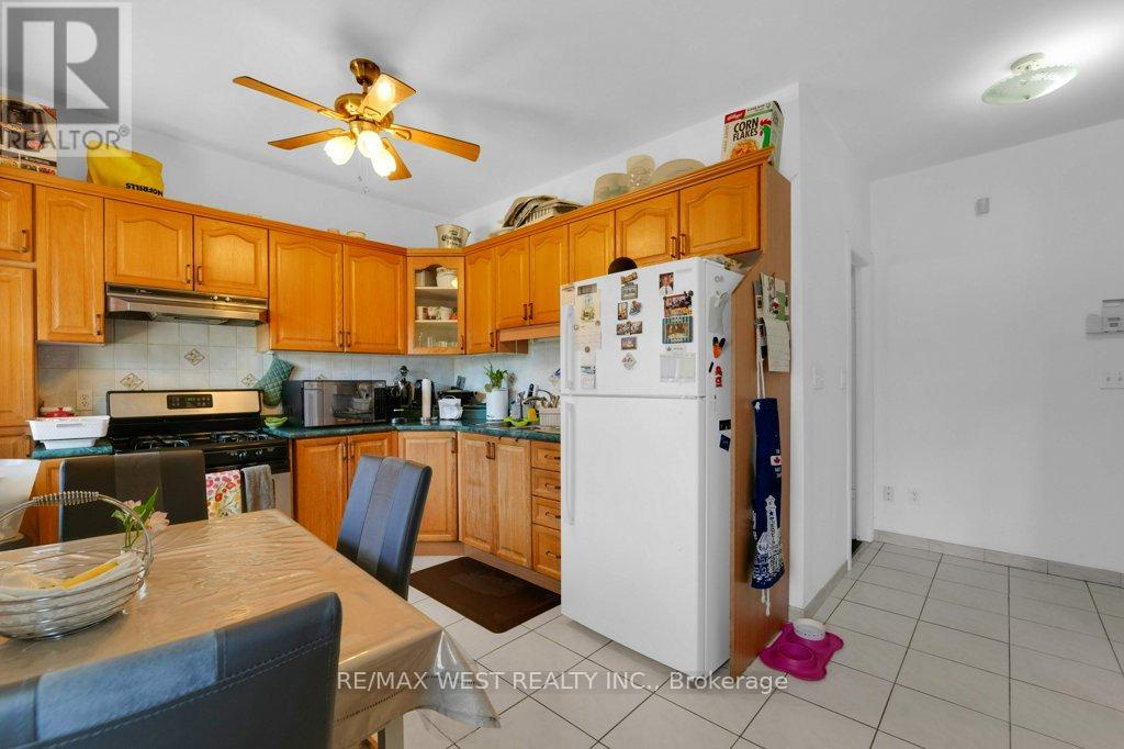 225 Oakwood Avenue, Toronto (oakwood Village), Ontario