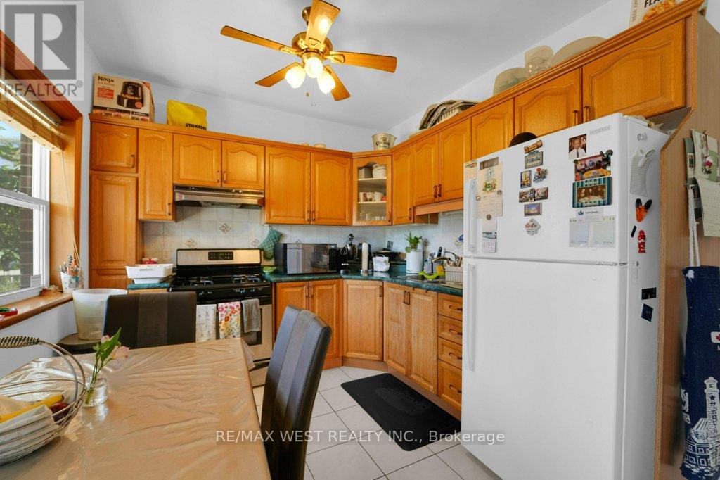 225 Oakwood Avenue, Toronto (oakwood Village), Ontario