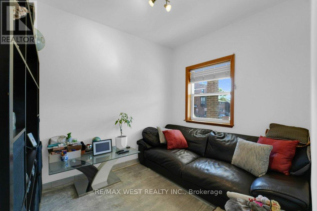 225 Oakwood Avenue, Toronto (oakwood Village), Ontario