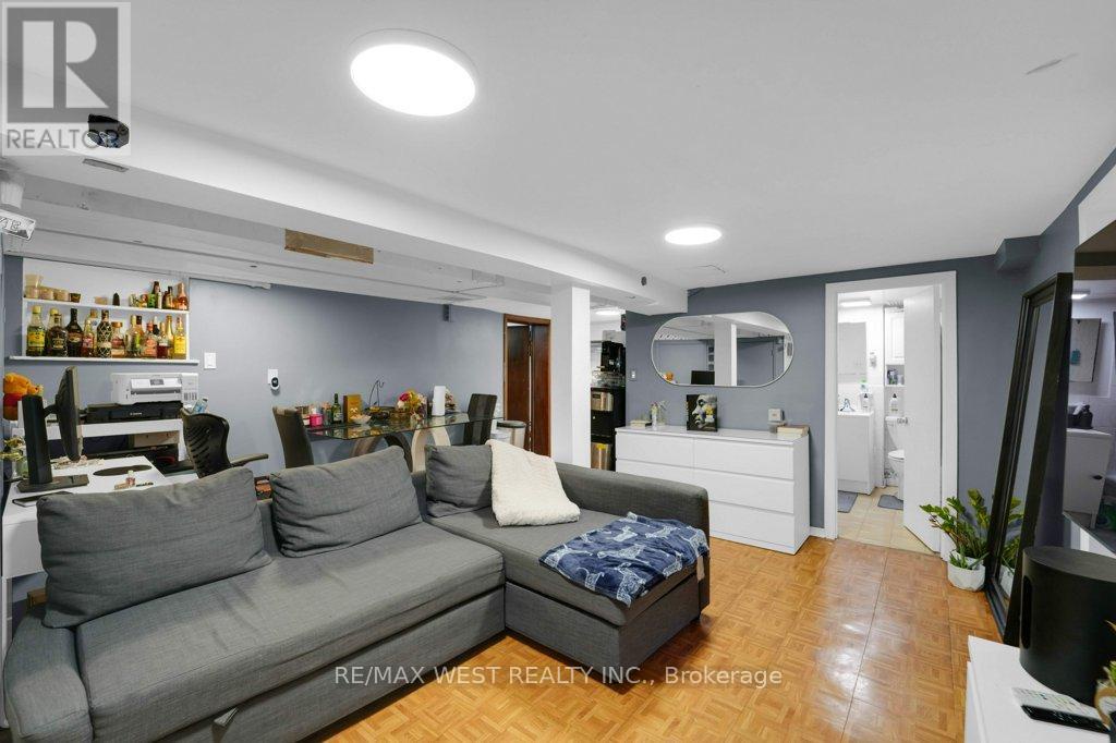 225 Oakwood Avenue, Toronto (oakwood Village), Ontario