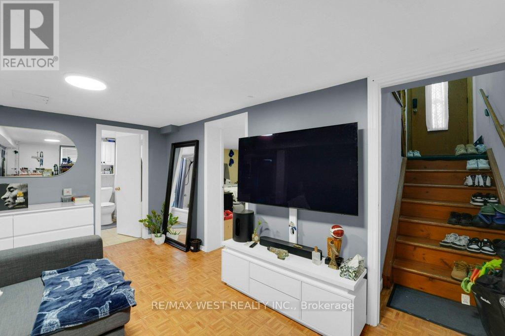 225 Oakwood Avenue, Toronto (oakwood Village), Ontario