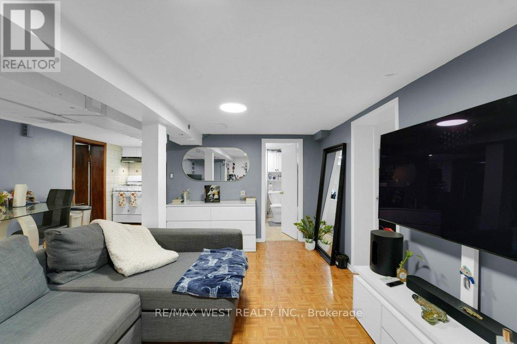 225 Oakwood Avenue, Toronto (oakwood Village), Ontario