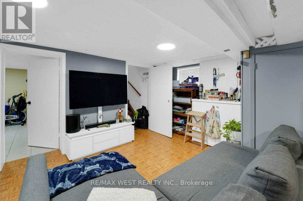 225 Oakwood Avenue, Toronto (oakwood Village), Ontario