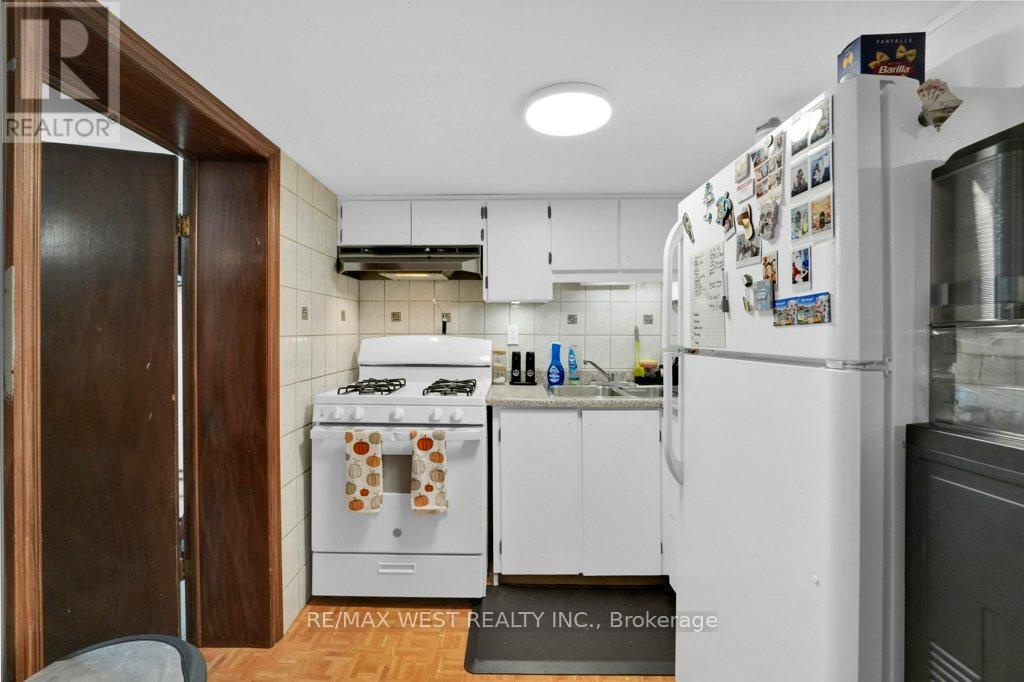 225 Oakwood Avenue, Toronto (oakwood Village), Ontario