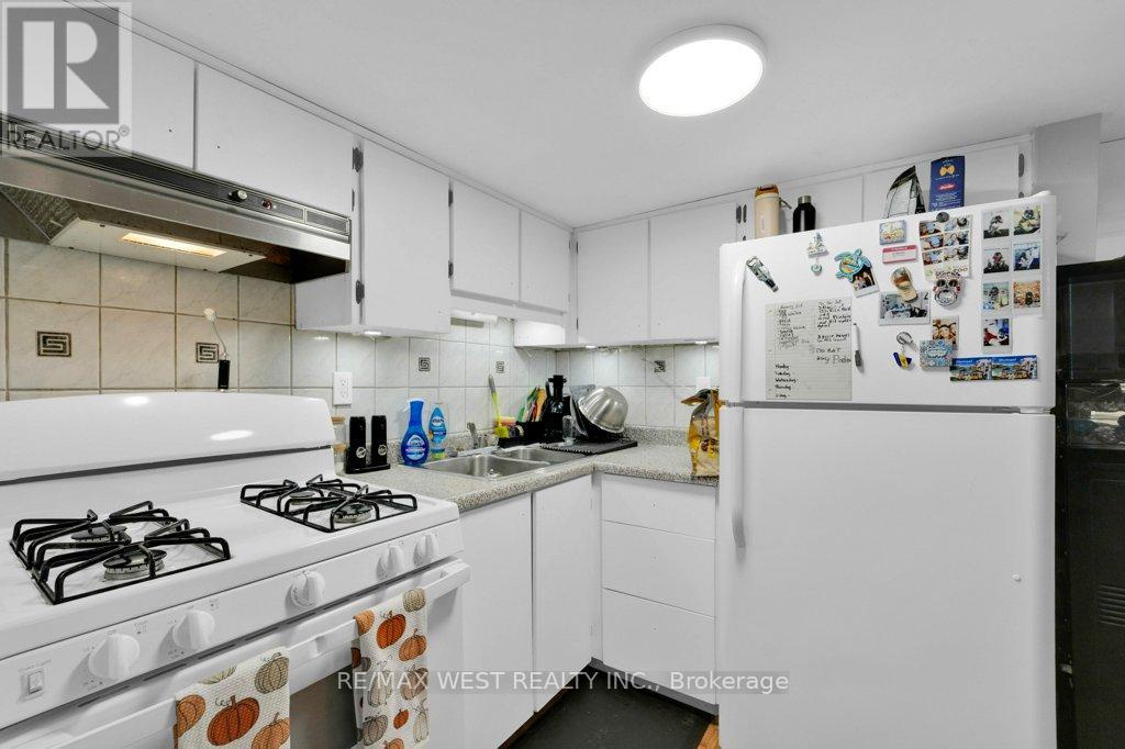 225 Oakwood Avenue, Toronto (oakwood Village), Ontario