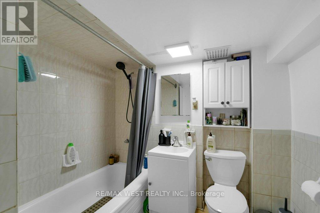 225 Oakwood Avenue, Toronto (oakwood Village), Ontario