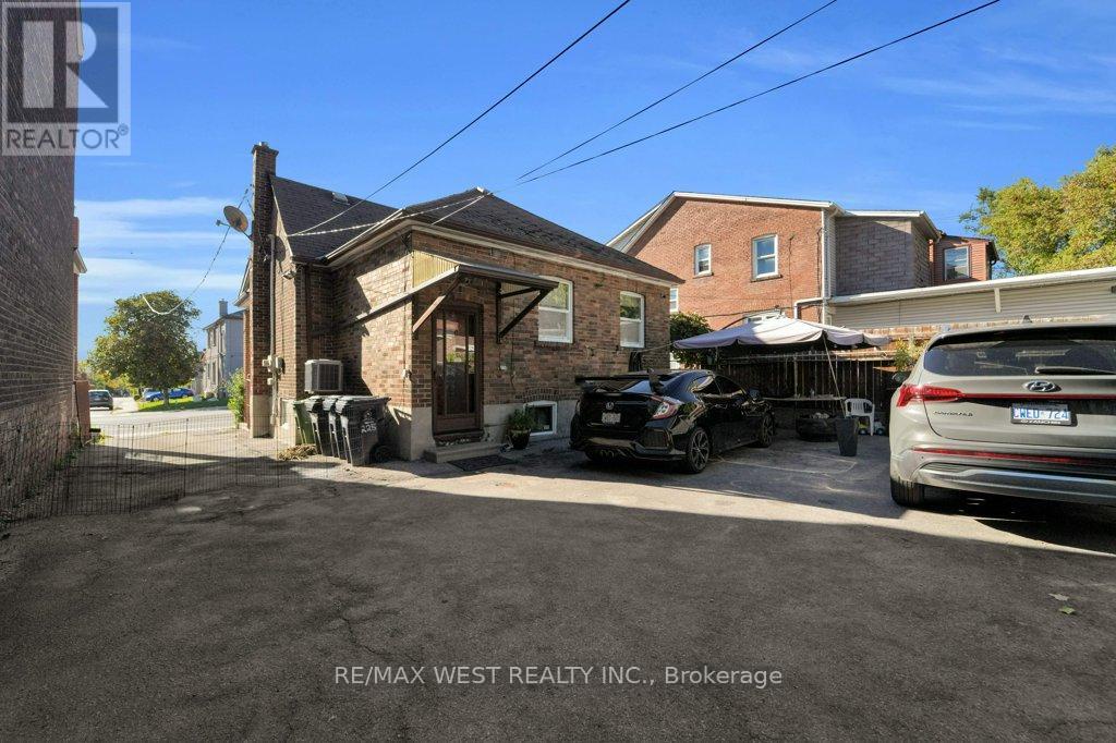 225 Oakwood Avenue, Toronto (oakwood Village), Ontario