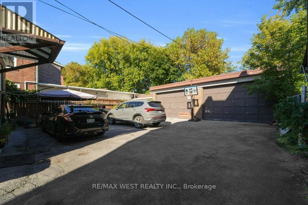 225 Oakwood Avenue, Toronto (oakwood Village), Ontario