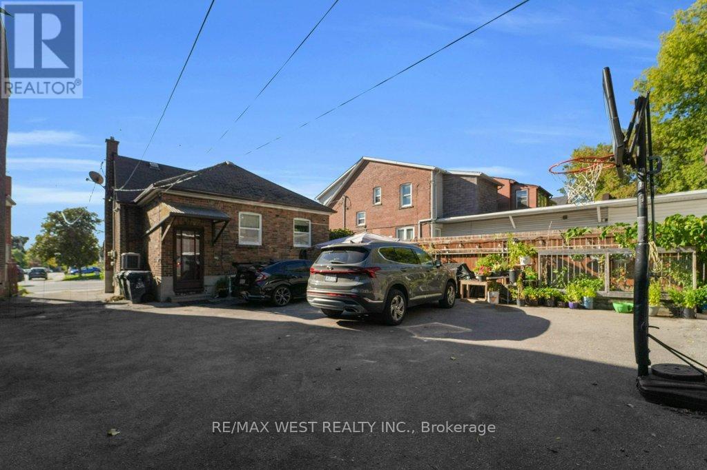 225 Oakwood Avenue, Toronto (oakwood Village), Ontario